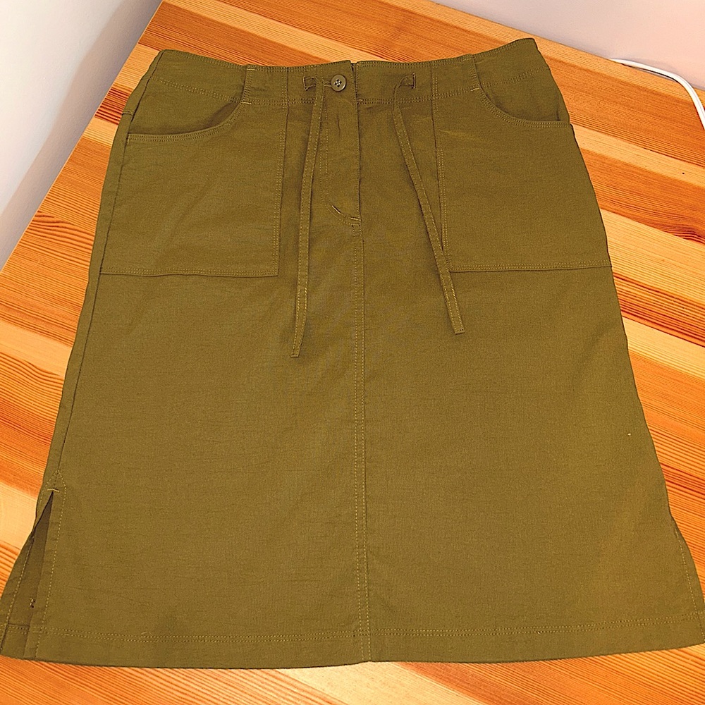 2/30$ 🛍️ Moss Green MEC Terrena Skirt